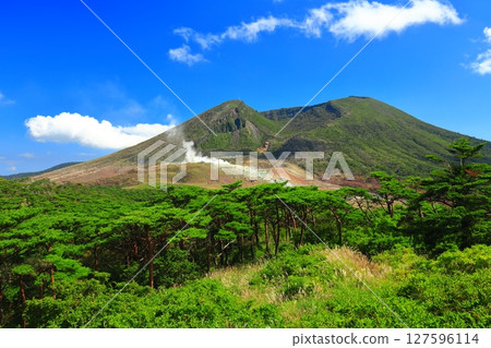 [Miyazaki Prefecture] Clear skies in Kirishima Mt. Karakuri (Ebino Plateau) 127596114