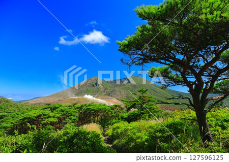 [Miyazaki Prefecture] Clear skies in Kirishima Mt. Karakuri (Ebino Plateau) 127596125