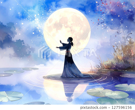 滿月之夜和女性剪影 127596156