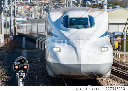 東海道山陽新幹線N700S抵達月台 東海道山陽新幹線N700S抵達月台 127597320