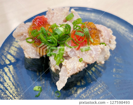 絲鰭魚肝軍艦卷壽司:口感豐富,味道鮮美的魚肝 絲鰭魚肝軍艦卷壽司:口感豐富,味道鮮美的魚肝 127598493