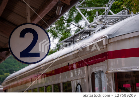 Local Line Platform 2 127599209