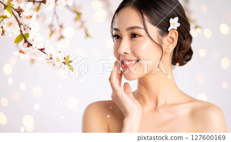 Young woman smiling at the camera 127600169