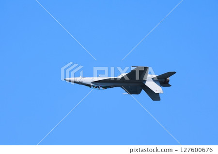 大黃蜂表演特技飛行 127600676