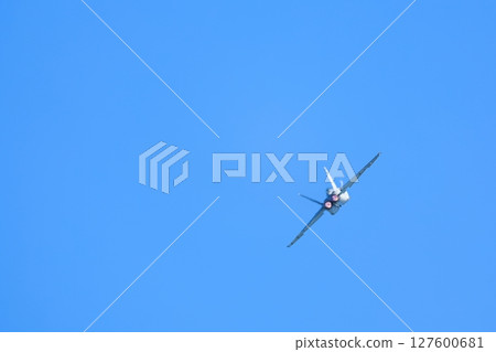 大黃蜂表演特技飛行 127600681