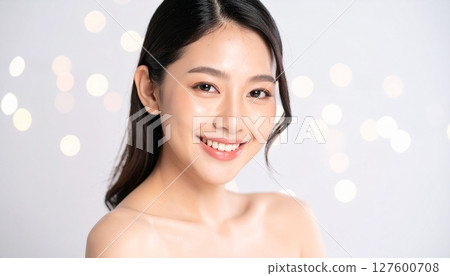 美麗的年輕女子，有著美麗的肌膚，看著相機，美麗的形象 127600708