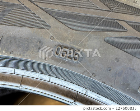 Serial number of tires manufactured in the 5th week of 2025 127600833