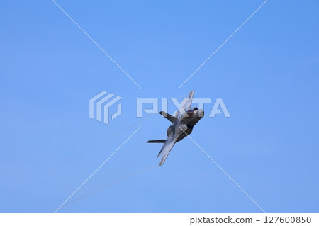 Acrobatic flying F-35 Acrobatic flying F-35 127600850