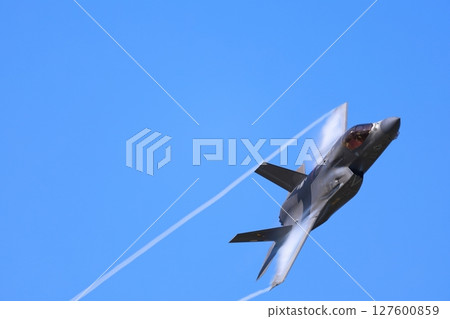 Acrobatic flying F-35 127600859