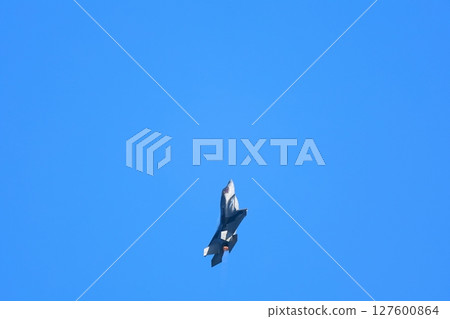 Acrobatic flying F-35 Acrobatic flying F-35 127600864