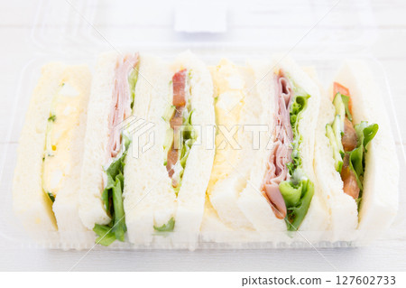 Delicious mixed sandwiches, ham and lettuce sandwiches, egg sandwiches, and vegetable sandwiches Delicious mixed sandwiches, ham and lettuce sandwiches, egg sandwiches, and vegetable sandwiches 127602733