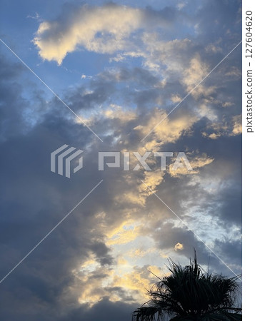與雲彩的風景 與雲彩的風景 127604620