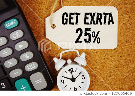 Get Extra 25% text on price tag with alarm clock and calculator on cork board background 127605409