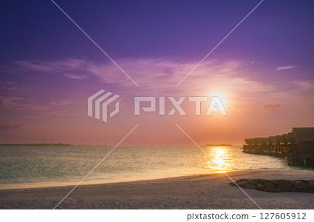 馬爾地夫海和小屋 127605912