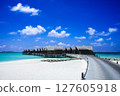 Maldives sea and cottages 127605918