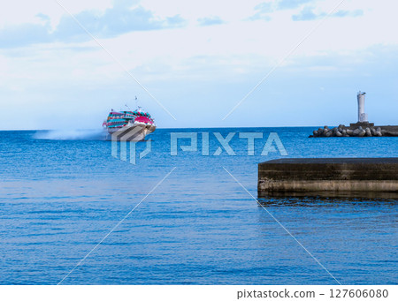 Tokai Kisen Seven Island Tairyogo returning to Atami Port 127606080