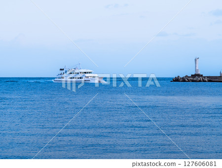 The liner Ile de Vacances Premier returning to Atami Port 127606081