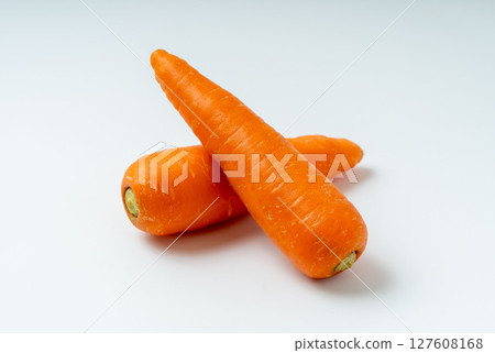 Fresh carrots 127608168