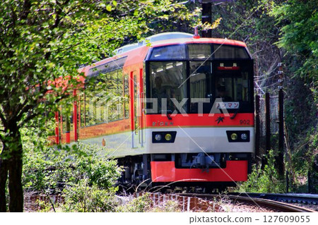 A railway line to "Kurama, Kibune" and "Mount Hiei"... Eizan Electric Railway's 900 series "Kirara" panoramic car with a mountain railway feel A railway line to "Kurama, Kibune" and "Mount Hiei"... Eizan Electric Railway's 900 series "Kirara" panoramic car with a mountain railway feel 127609055