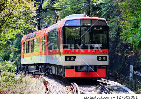 A railway line to "Kurama, Kibune" and "Mount Hiei"... Eizan Electric Railway's 900 series "Kirara" panoramic car with a mountain railway feel 127609061