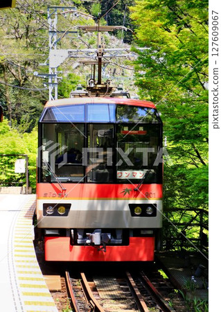 A railway line to "Kurama, Kibune" and "Mount Hiei"... Eizan Electric Railway's 900 series "Kirara" panoramic car with a mountain railway feel 127609067