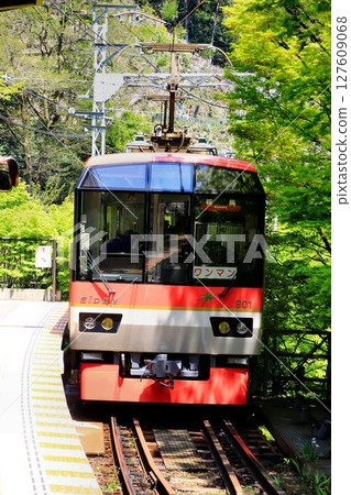 A railway line to "Kurama, Kibune" and "Mount Hiei"... Eizan Electric Railway's 900 series "Kirara" panoramic car with a mountain railway feel 127609068