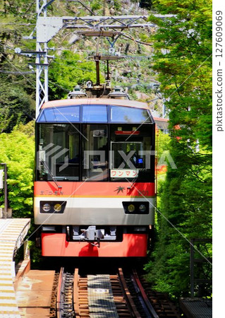 通往「鞍馬、貴船」和「比叡山」的鐵路線…擁有山間鐵路感覺的睿山電鐵900系「Kirara」全景車 127609069