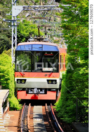 A railway line to "Kurama, Kibune" and "Mount Hiei"... Eizan Electric Railway's 900 series "Kirara" panoramic car with a mountain railway feel 127609070
