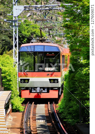 A railway line to "Kurama, Kibune" and "Mount Hiei"... Eizan Electric Railway's 900 series "Kirara" panoramic car with a mountain railway feel 127609071