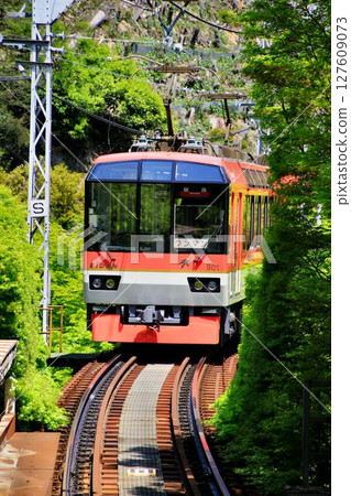 通往「鞍馬、貴船」和「比叡山」的鐵路線…擁有山間鐵路感覺的睿山電鐵900系「Kirara」全景車 127609073