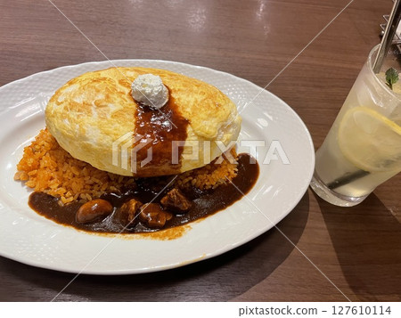 The omelette rice I had during my lunch break The omelette rice I had during my lunch break 127610114