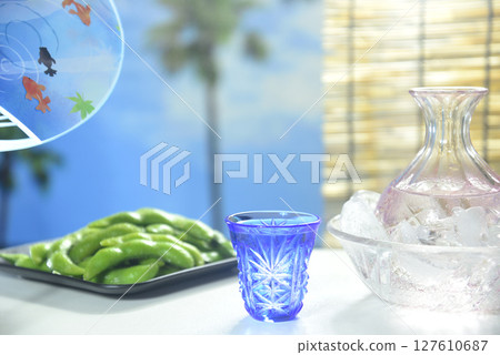 Cold sake and a fan create a summery image 127610687