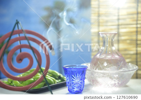 冰酒和蚊香營造出夏日氛圍 冰酒和蚊香營造出夏日氛圍 127610690