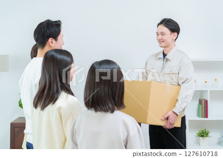 Moving, Purchasing, Unwanted Items, Recycling Moving, Purchasing, Unwanted Items, Recycling 127610718