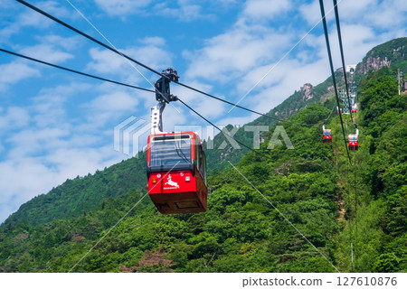 "Summer mountain aerial walk" Gozaisho Ropeway [Yunoyama Onsen, Komono Town, Mie Prefecture] 127610876