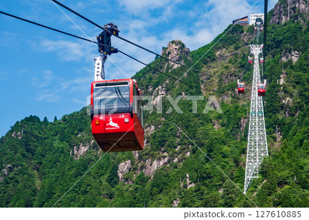 "Summer mountain aerial walk" Gozaisho Ropeway [Yunoyama Onsen, Komono Town, Mie Prefecture] 127610885