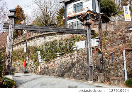 [Gero Onsen] Walking around Gero in early spring 127610934