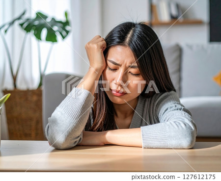A woman holding a head 127612175