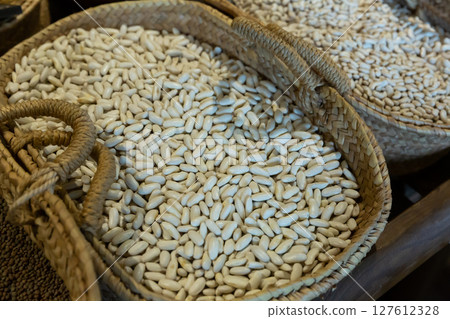 Dried ganxet bean in baskets in grocery shop 127612328