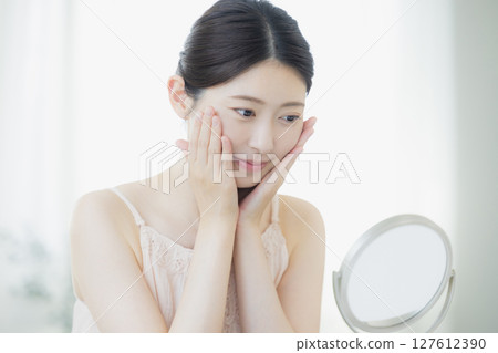 A young woman doing skin care 127612390