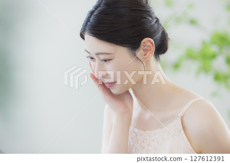 A young woman doing skin care 127612391