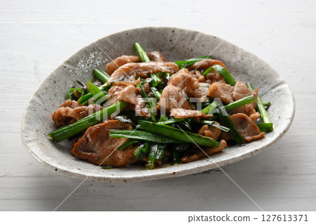Pork chives 127613371