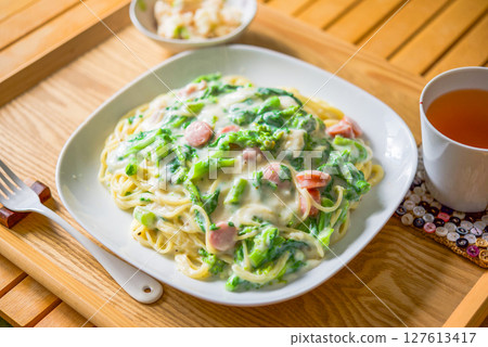 Rape blossom cream pasta 127613417