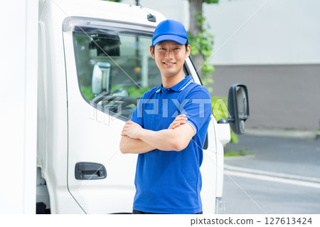 年輕男司機 127613424