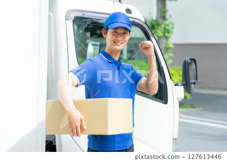 年輕男司機 年輕男司機 127613446