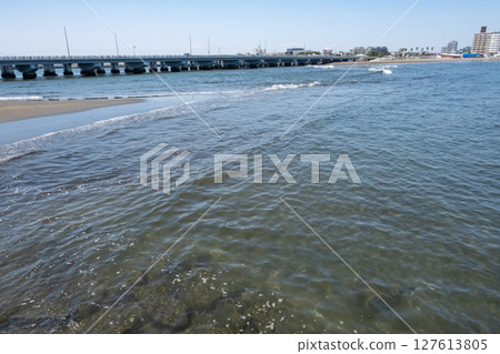 Katase Higashihama Beach seen from Enoshima 127613805