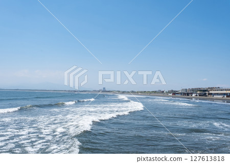 從江之島看的片瀨西濱海灘 從江之島看的片瀨西濱海灘 127613818
