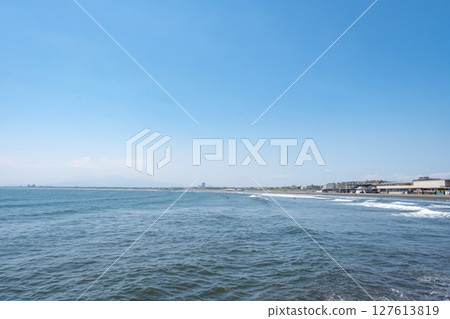 從江之島看的片瀨西濱海灘 從江之島看的片瀨西濱海灘 127613819