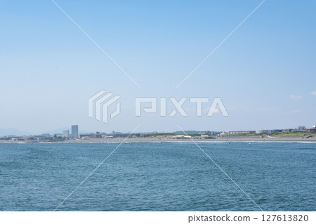 從江之島看的片瀨西濱海灘 從江之島看的片瀨西濱海灘 127613820