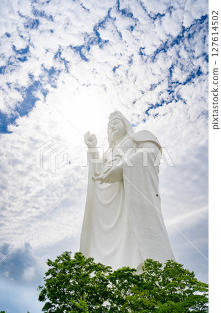 仙台天童白衣大觀音（仙台大觀音）地上100米，12層，三十三觀音，右手執如意寶珠，左手執水瓶 127614502